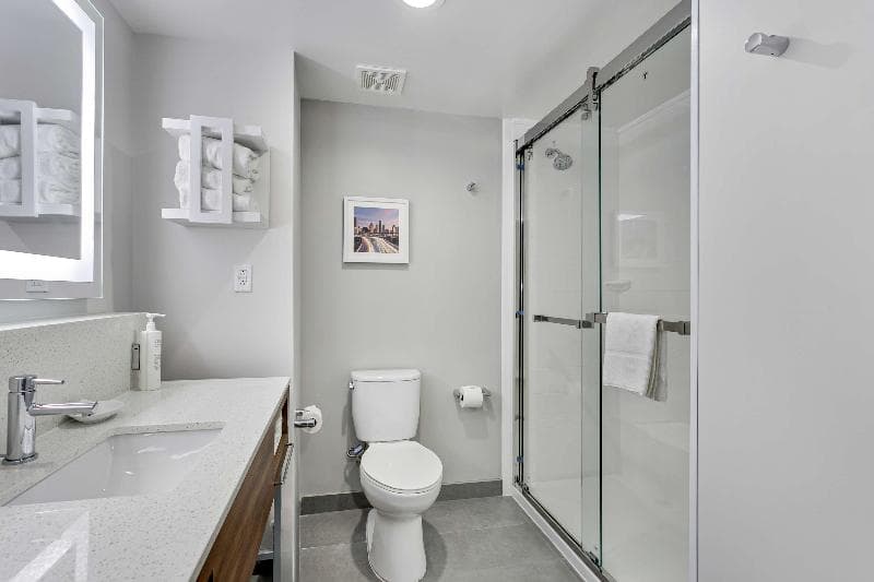 Room - 2 Queen — image 1 of 4