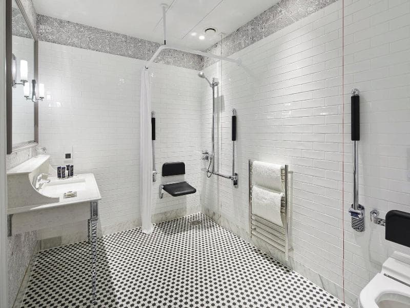 Deluxe Room, Guest Room, 1 King — image 1 of 7