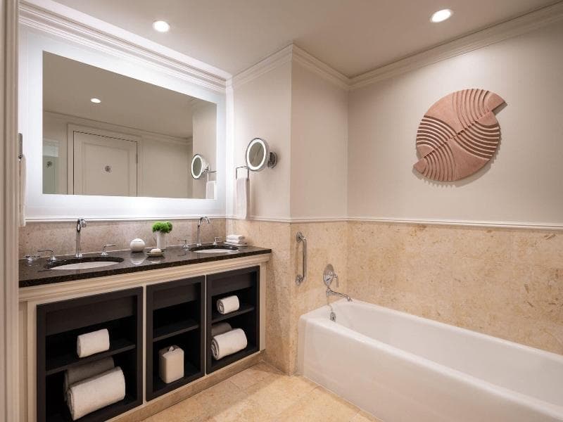 Oceanfront Guest Room, 1 King, Ocean Tower, Balcony — image 1 of 9
