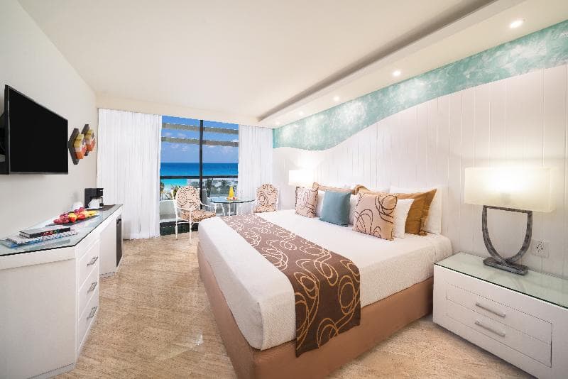 Grand, Double, Ocean View — image 1 of 3