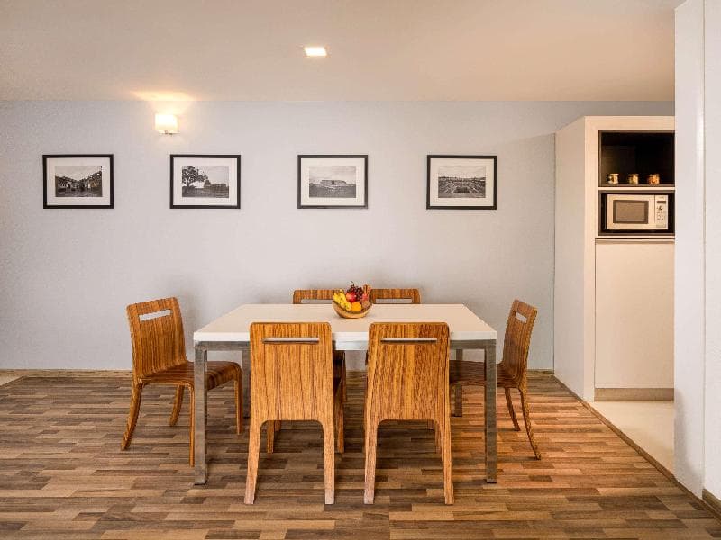 Executive One Bedroom Suite With Balcony — image 1 sur 26