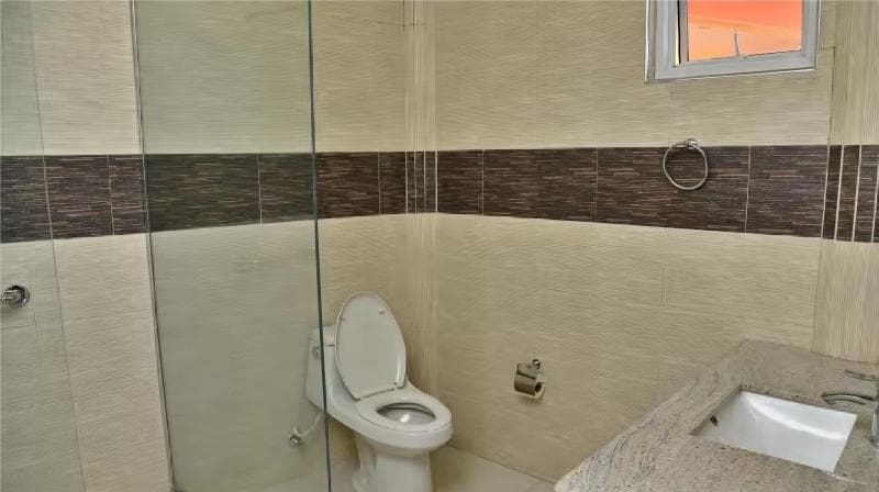 Deluxe, Ocean View — image 1 of 2