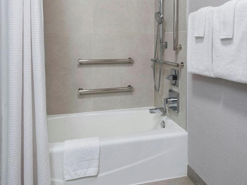 Guest Room, 1 King Accessible — image 1 sur 3