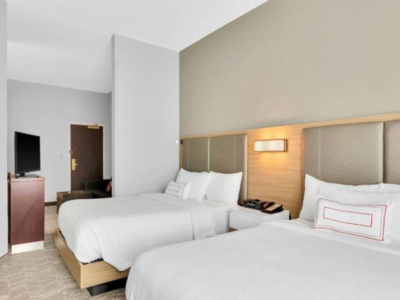 2 Double and 1 Sofa Bed Room — image 1 sur 2