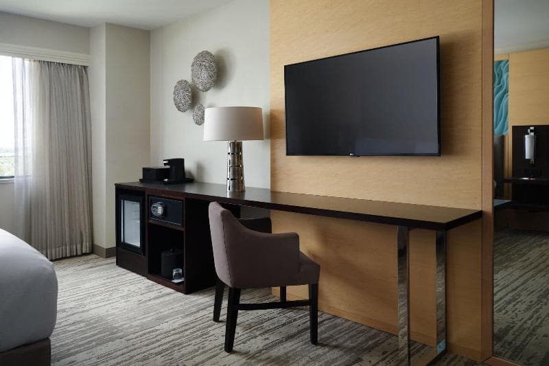 Deluxe Guest room 2 Queen(s), High floor — image 1 of 15