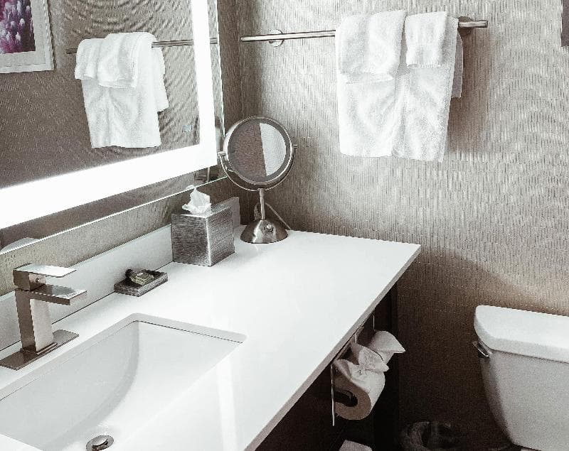 1 King Bed Standard Comm Access — image 1 of 13