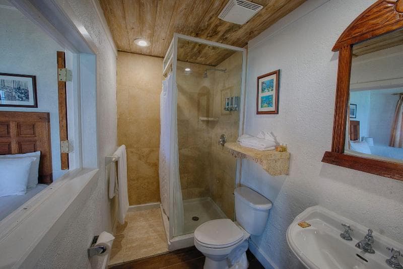 Suite, Ocean View β image 1 of 9