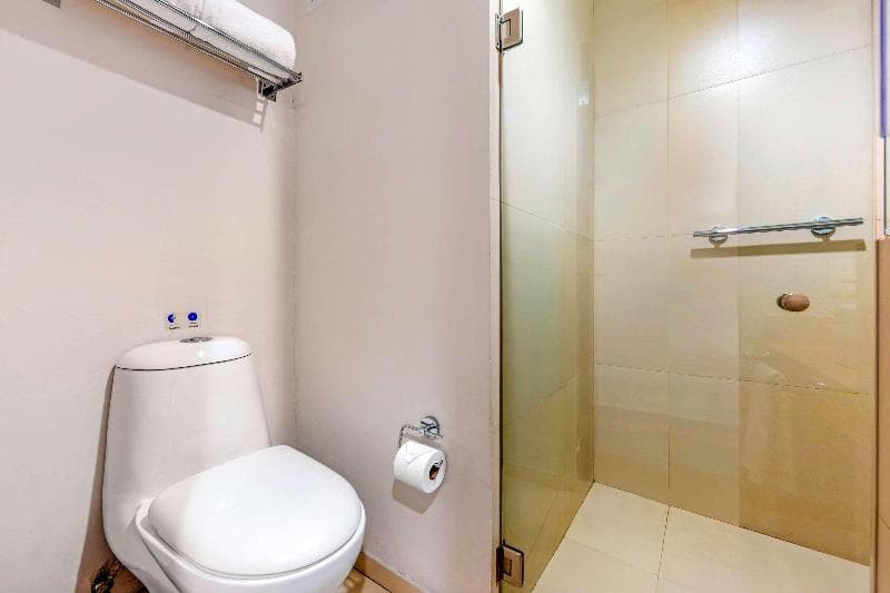 Queen Room — image 1 of 7