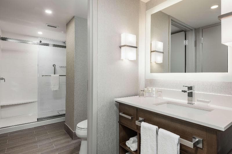 Studio Suite, King, River View β image 1 of 8