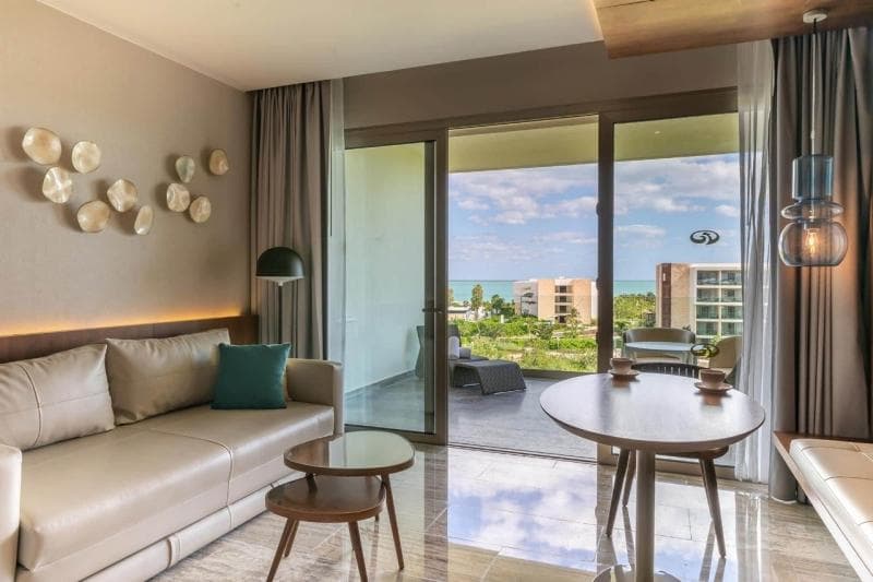 Junior Suite, Poolside — image 1 of 4