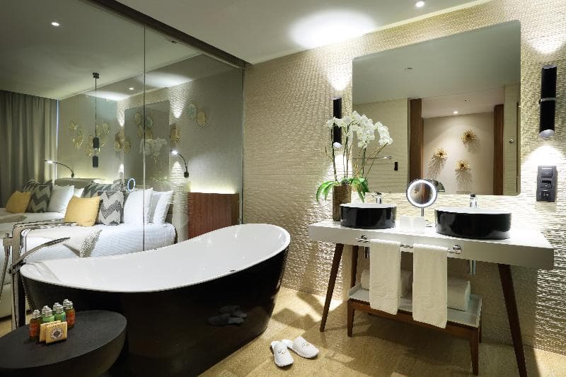 Junior Suite, Pool Access — image 1 of 3
