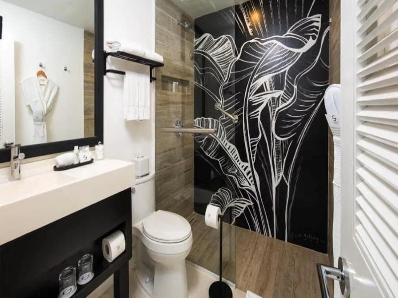 Mini King Room (Non Ocean View) — image 1 of 3
