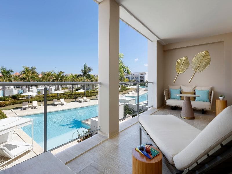 Family Concierge Master Suite — image 1 of 7