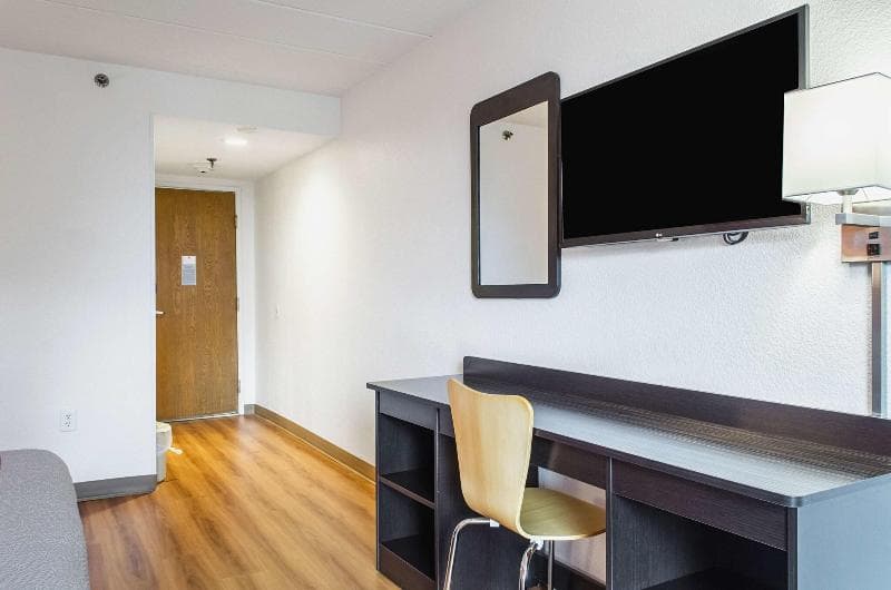 2 Double Room — image 1 of 9