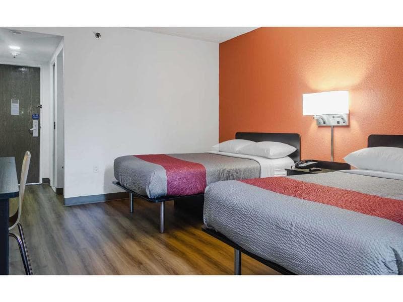 2 Double Room, Smoking Allowed — image 1 of 4