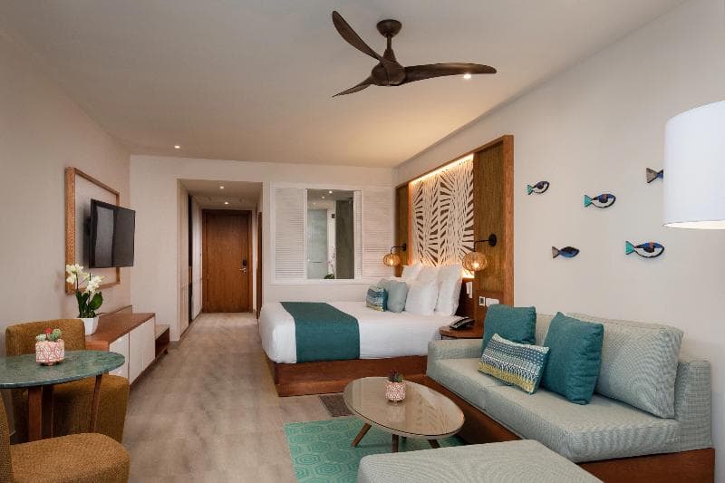 Junior Suite Partial Ocean View King Bed — image 1 sur 3