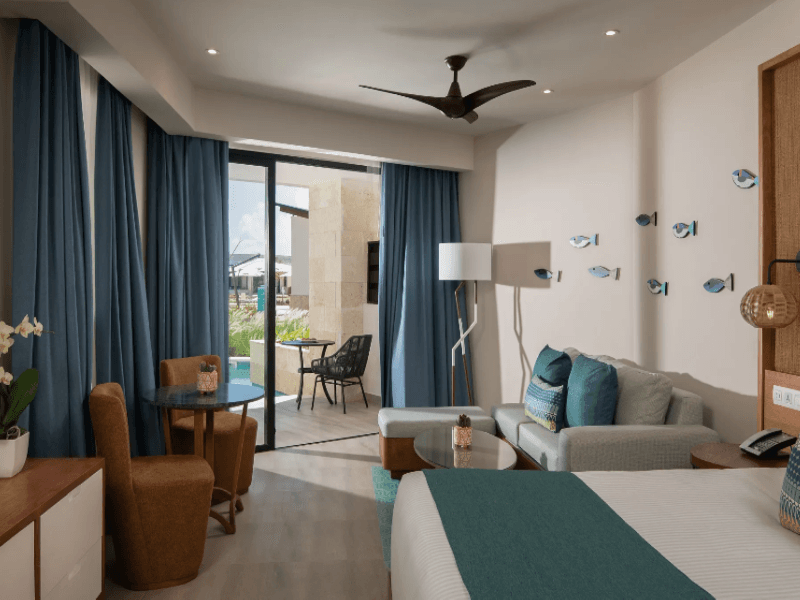 Junior Suite Tropical View King Bed — image 1 sur 4