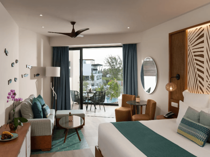 Junior Suite Pool View King Bed — image 1 sur 4