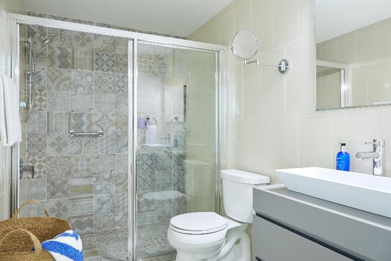 1 King Bed, 1 Bedroom Suite, Ocean View — image 1 of 7