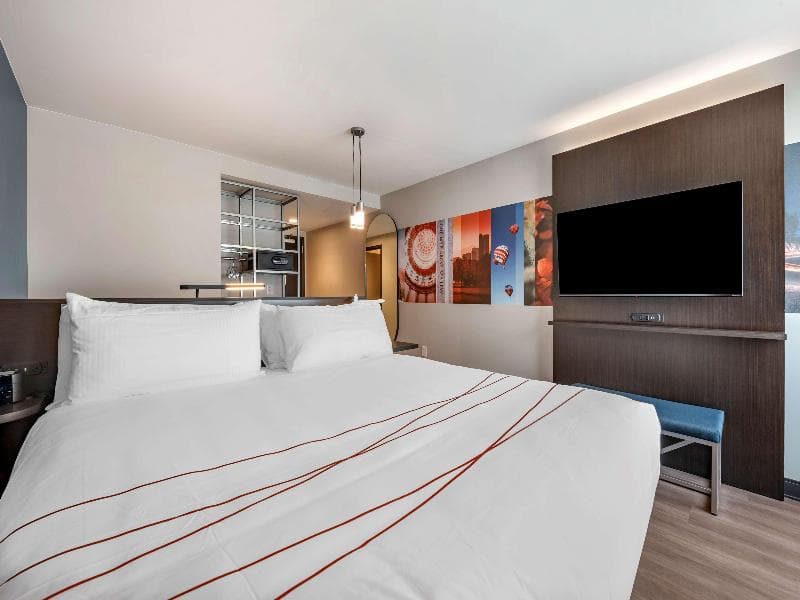 Standard King 1 King Bed — image 1 sur 7