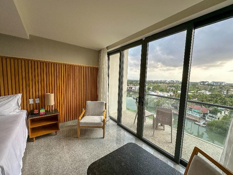 Deluxe, River View — image 1 of 4