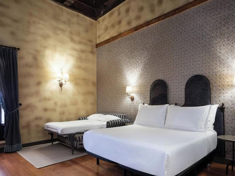 Premium, 1 King and 1 Sofa Bed β image 1 of 5