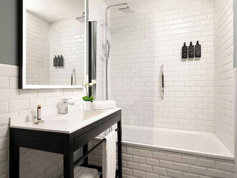 Porta Nuova King Guest Room, 1 King β image 1 of 8