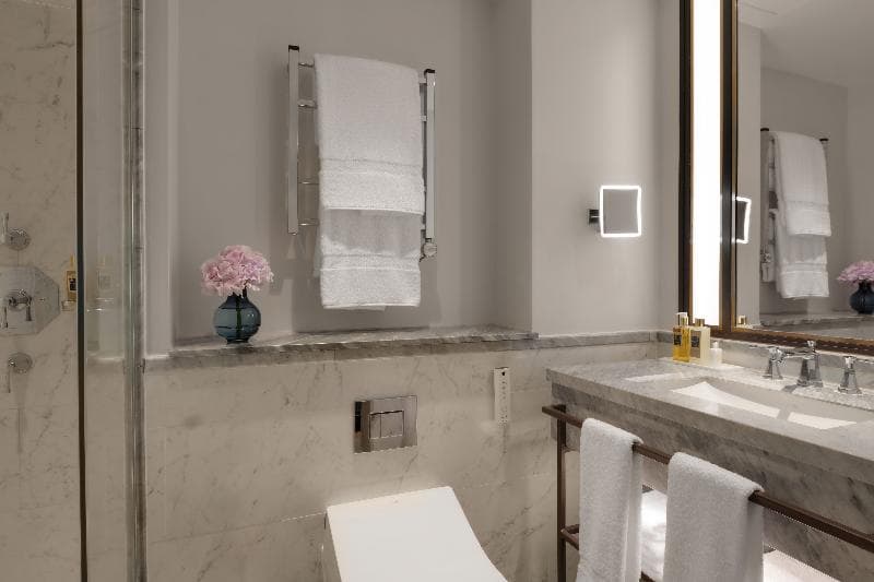 King Deluxe Grosvenor Square View Room β image 1 of 2