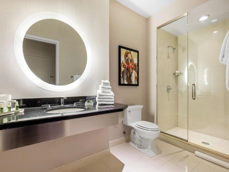 Junior King Suite City View β image 1 of 2