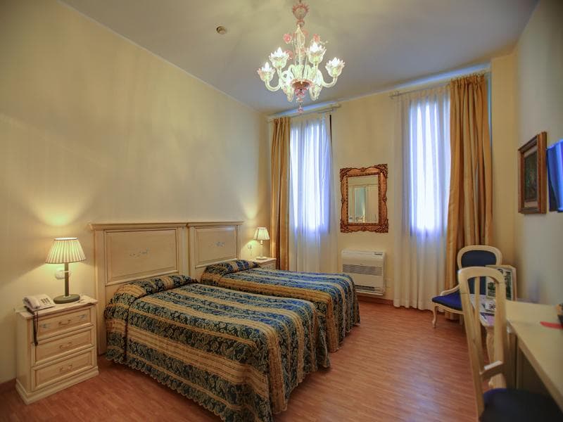 Deluxe Villa β image 1 of 9