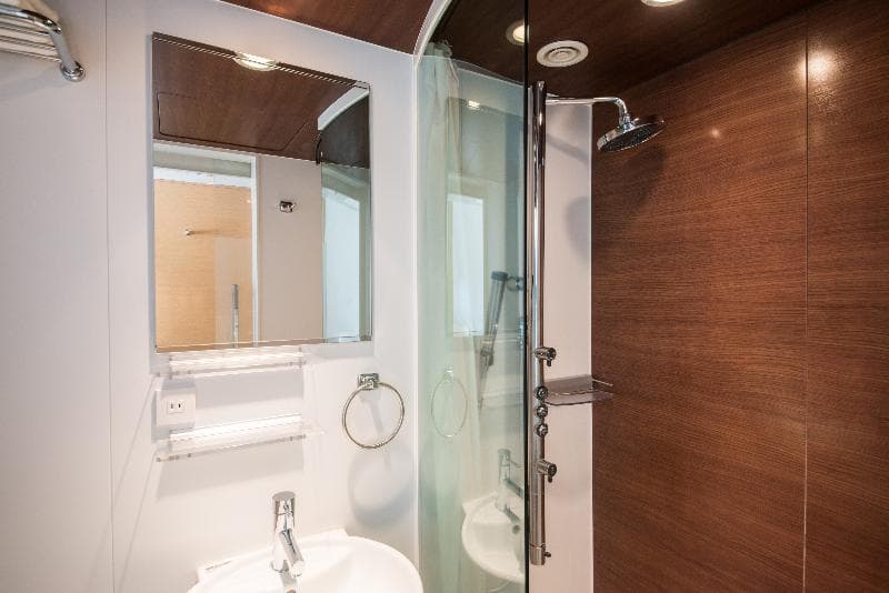 Superior, Bathtub β image 1 of 2