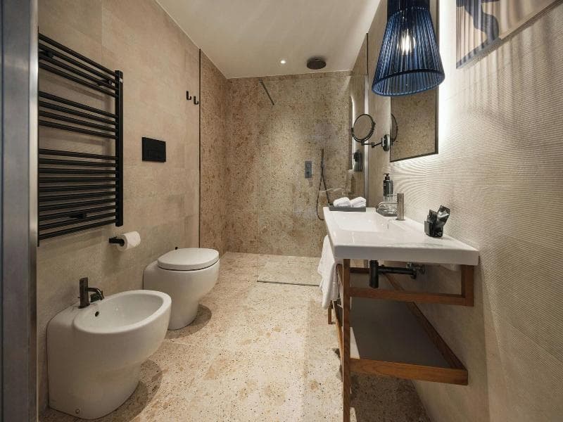 Panoramic, 1 King and 1 Sofa Bed, Panoramic/Sea View — image 1 sur 14