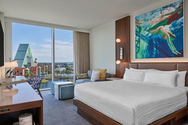Traditional Guest Room, 1 King, Sofa Bed, No View β image 1 of 9