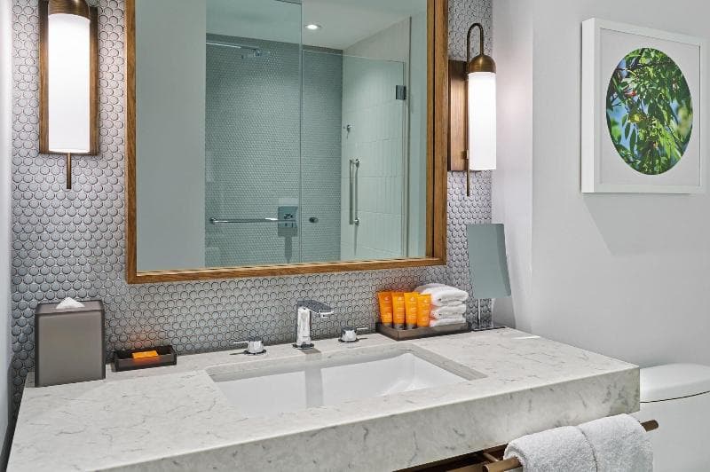 Traditional Guest Room, 2 Queen, No View Accessible β image 1 of 5