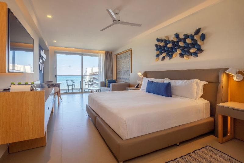 Luxury Junior Suite Diamond Club, Oceanfront — image 1 sur 6